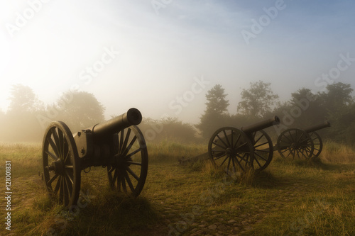 Obraz na plátne Cannon position at sunrise
