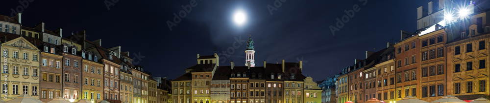 Old Town in Warsaw at night, panorama of the Old Town Square.