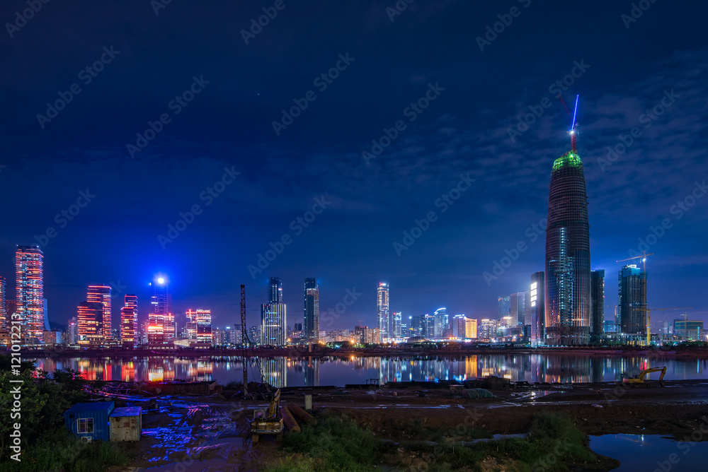 Obraz premium 中国・深センの高層ビル群の夜景