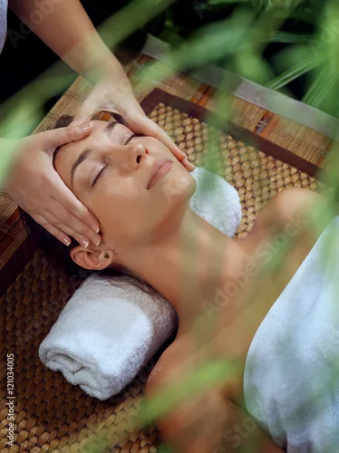 Fototapeta samoprzylepna portrait of young beautiful woman in spa environment