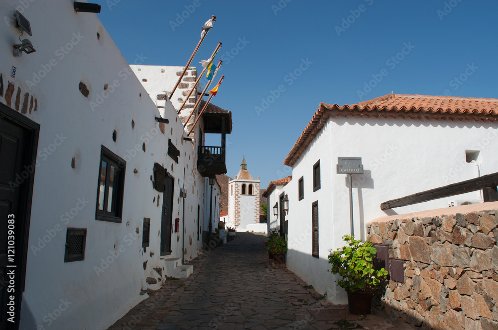 Fuerteventura, Isole Canarie: la Cattedrale di Santa Maria a Betancuria il 6 settembre 2016. La chiesa fu costruita tra il 1410 e il 1424 su richiesta del conquistatore normanno Juan de Bethencourt