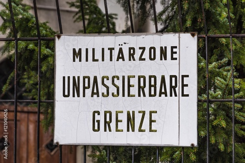 Schild Militärzone am Brenner © driendl