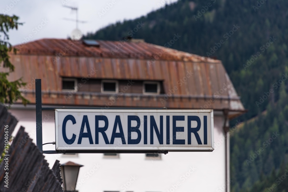 Schild Carabinieri am Brenner