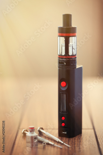 Quadro su tela Upgrading e-cig vaporizer with kanthal clapton coil drip