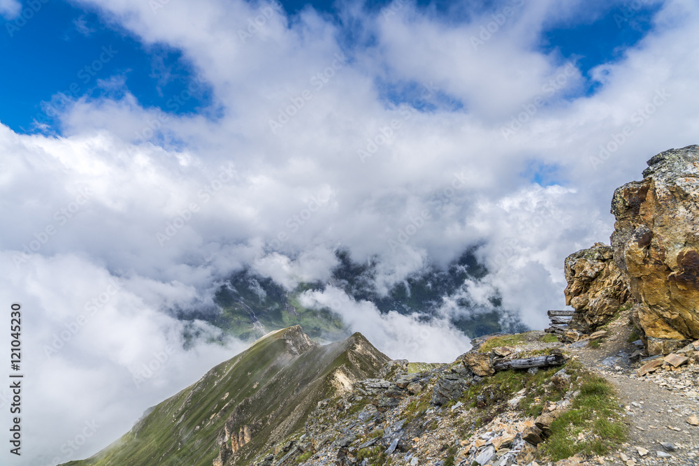 Auf den felsigen Gipfeln der Hochalpen von Österreich in Kärnten Auf den felsigen Gipfeln der Hochalpen von Österreich in Kärnten