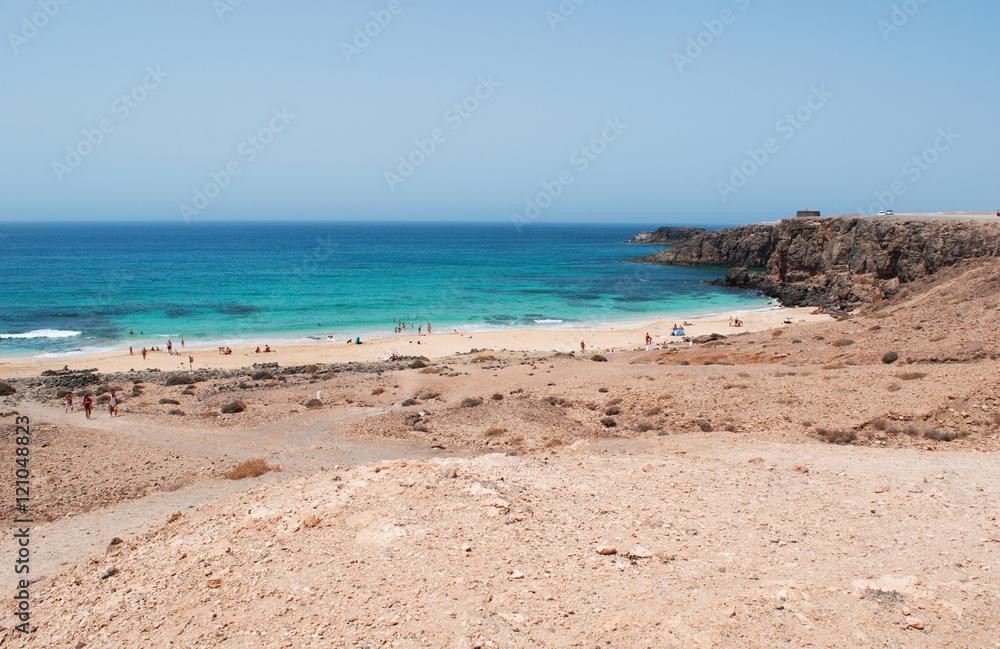 Fuerteventura, Isole Canarie: vista panoramica di Piedra Playa, chiamata anche Playa del Castillo, una delle spiagge più famose dell'area nord ovest vicino a El Cotillo, il 31 agosto 2016