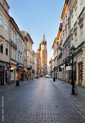 Fototapeta Naklejka Na Ścianę i Meble -  Krakow street to cathedral, Poland