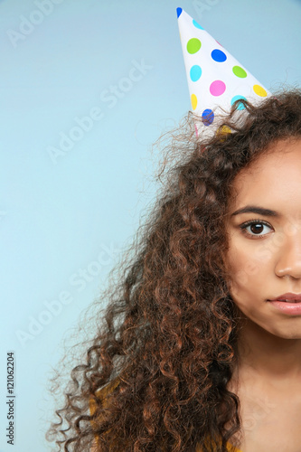 Beautiful African girl on c...