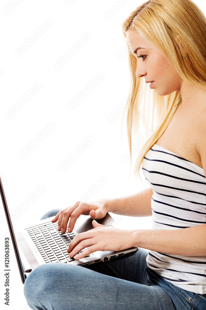 Naklejka premium Woman using laptop - isolated over a white background.