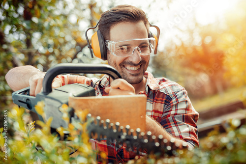 Tableau sur toile Hedge trimmer works