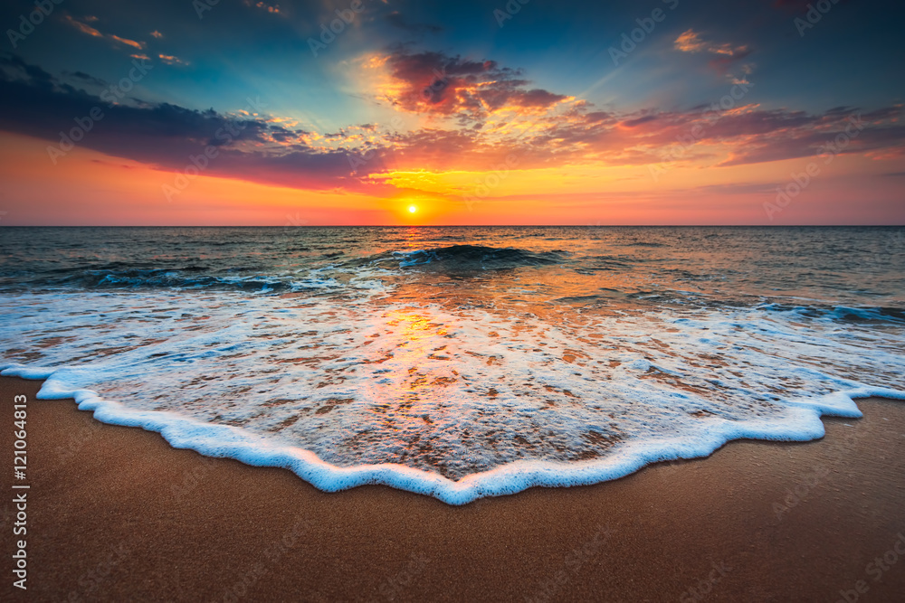 Poster, Foto Beautiful sunrise over the sea - Koop op EuroPosters.be