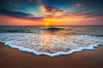 Sierkussen Strand en zee Zonsopgang boven de zee  © ValentinValkov