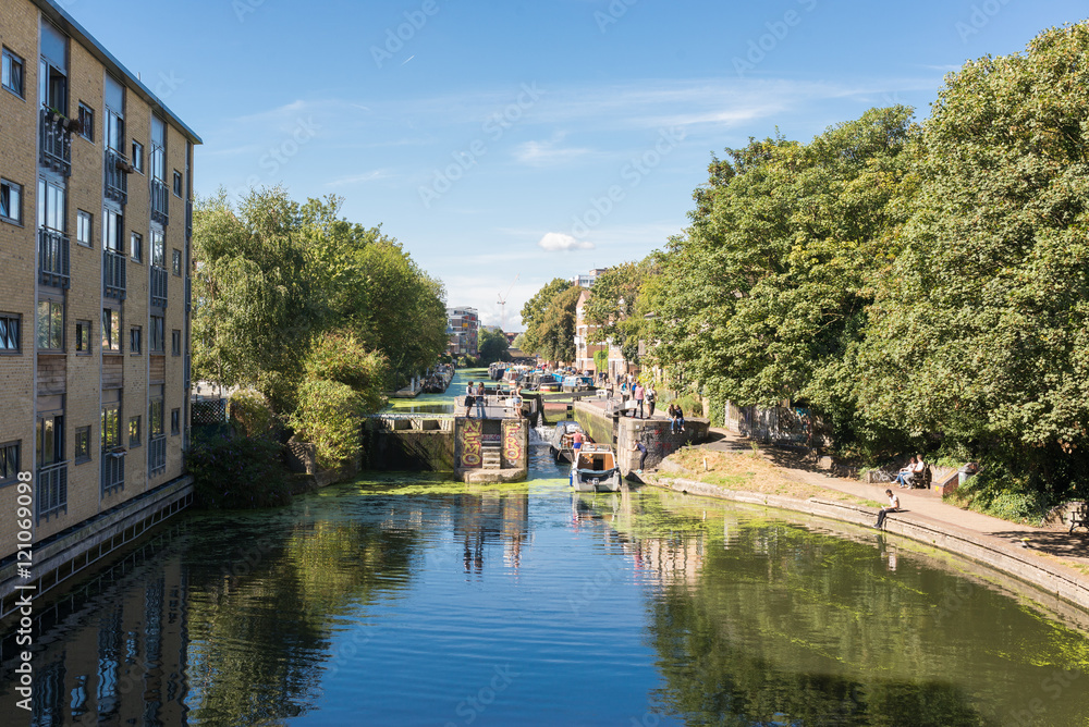 Fototapeta premium View of Regent's canal near Hackney