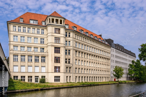 Historisches Verwaltungsbausgebäude an der Sonnenbrücke in Berlin-Neukölln