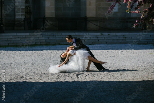 wedding sexy couple dancing sunny outdoor
