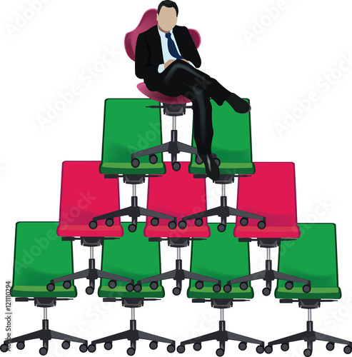 capo ufficio piramide di sedie
