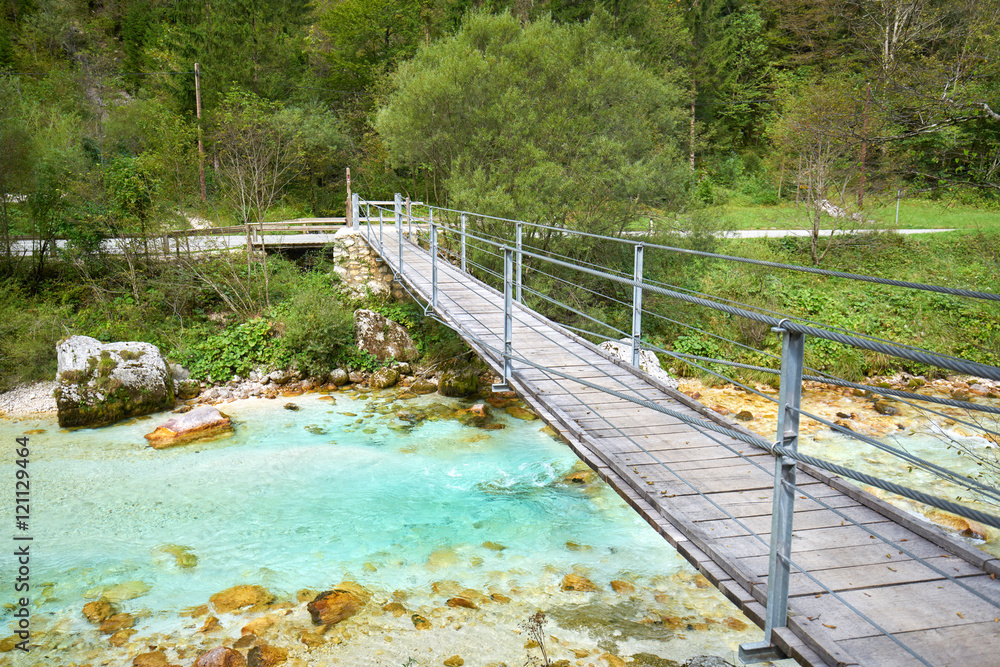Holzsteg / Hängebrücke im Soca Valley, Slowenien Holzsteg / Hängebrücke im Soca Valley, Slowenien