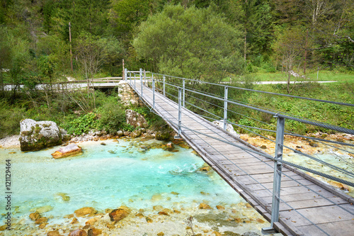 Holzsteg / Hängebrücke im Soca Valley, Slowenien