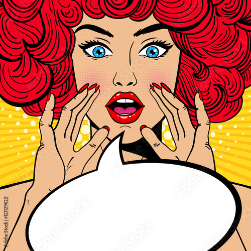Sexy zaskoczony pop-artu kobieta z otwartymi ustami, czerwone kręcone włosy i rosnące ręce krzycząc ogłoszenie. Tło w stylu komiks retro pop-artu. Zaproszenie na imprezę.