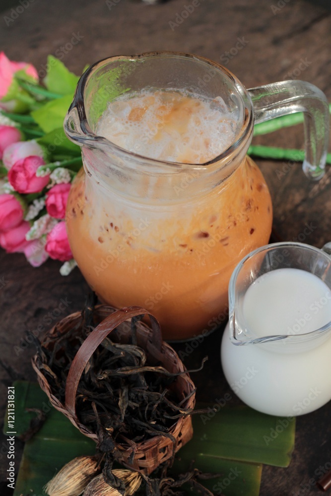 Iced milk tea is delicious with milk. Iced milk tea is delicious with milk.