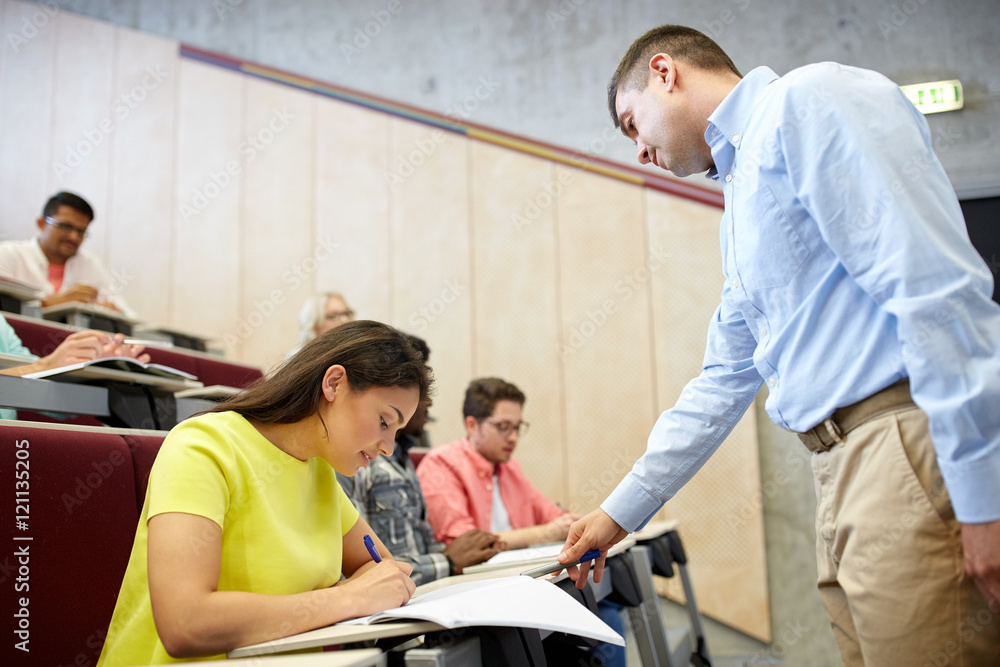 Obraz premium group of students and teacher with notebook