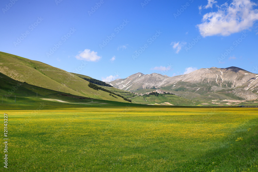 meadows and mountains in castelluccio di norcia