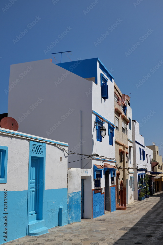 Assilah, maisons blanches et bleues. Maroc