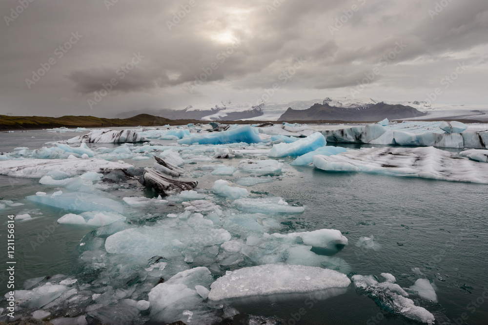 lagoa glaciar de Jokulsarlon é uma das maiores atracçõs turísticas na Islandia. lagoa glaciar de Jokulsarlon é uma das maiores atracçõs turísticas na Islandia.