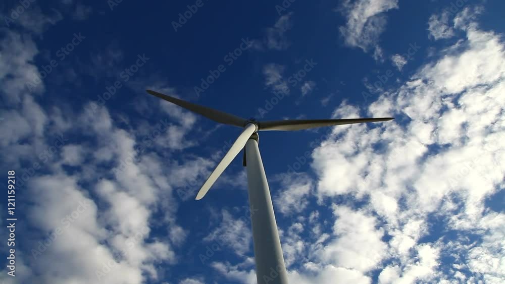 ÉOLIENNE AU RALENTI