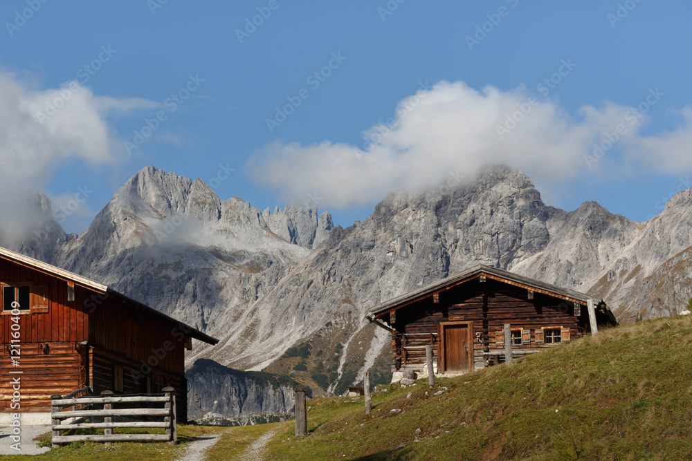 Urige Almhütte in den Alpen