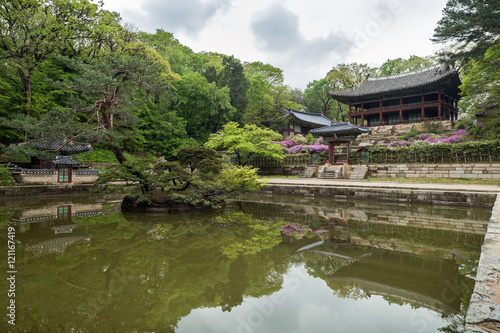 Fototapeta Naklejka Na Ścianę i Meble -  Buyongji Pond and Juhamnu Pavilion at Huwon (Secret Garden) at the Changdeokgung Palace in Seoul, South Korea.