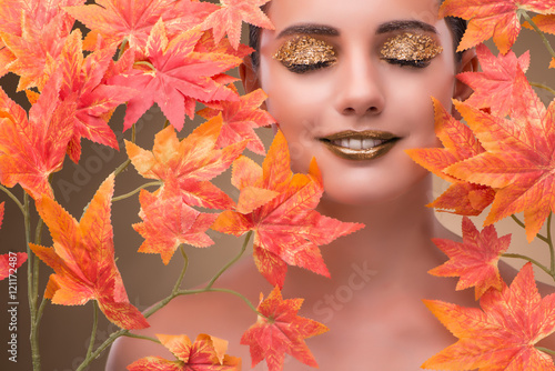 Fototapeta Naklejka Na Ścianę i Meble -  Young woman with dry autumn leaves