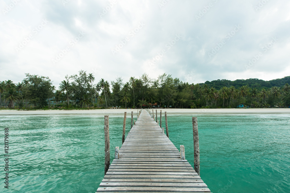 Fototapeta premium Wooden bridge for entry the beautiful island