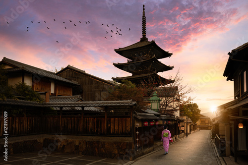 Obraz na płótnie Yasaka Pagoda and Sannen Zaka Street in the Morning, Kyoto, Japan w salonie