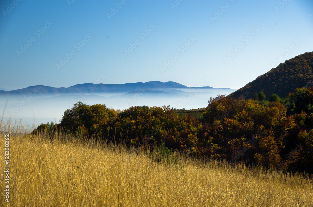 Obraz premium Autumn fog is rolling between hills of Zeljin mountain, Serbia