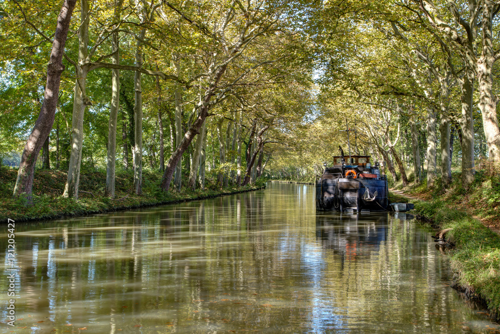 Le Canal du Midi vers Carcassonne Le Canal du Midi vers Carcassonne