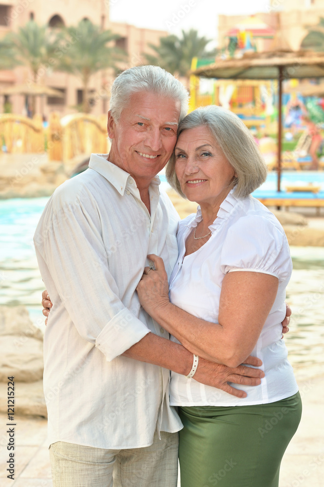 Naklejka premium Senior couple near pool
