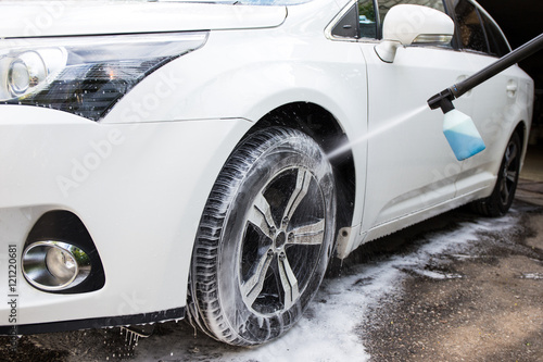 washing car wheel with high pressure water