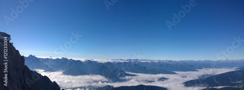 панорамный вид на вершины гор  photo
