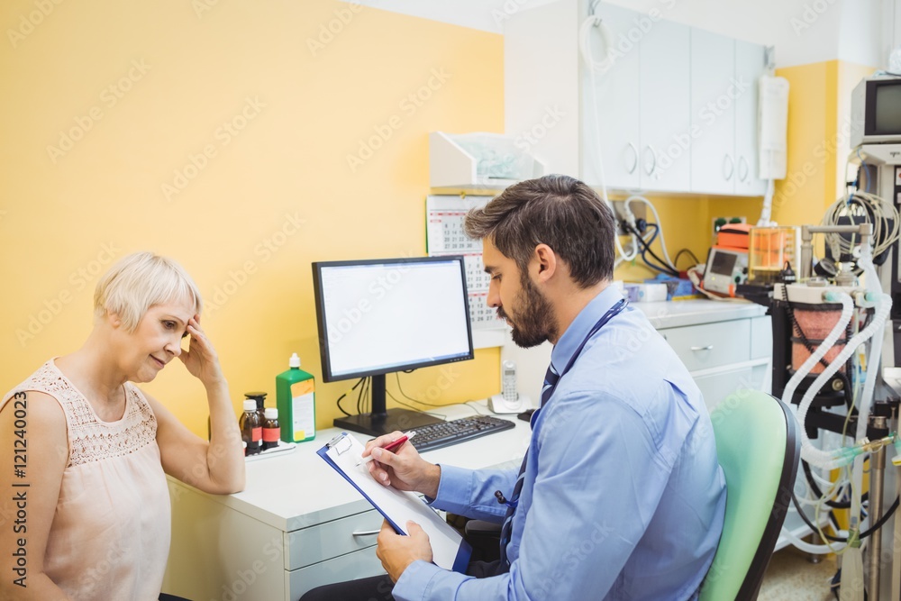 Fototapeta premium Patient consulting a doctor