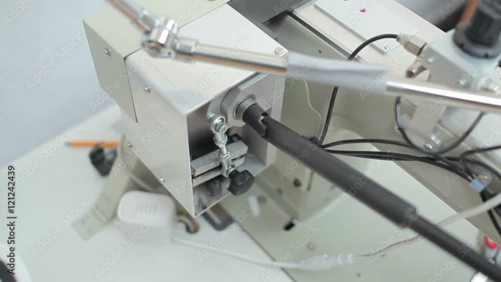 Operation mechanism of sewing machine Operation mechanism of sewing machine
