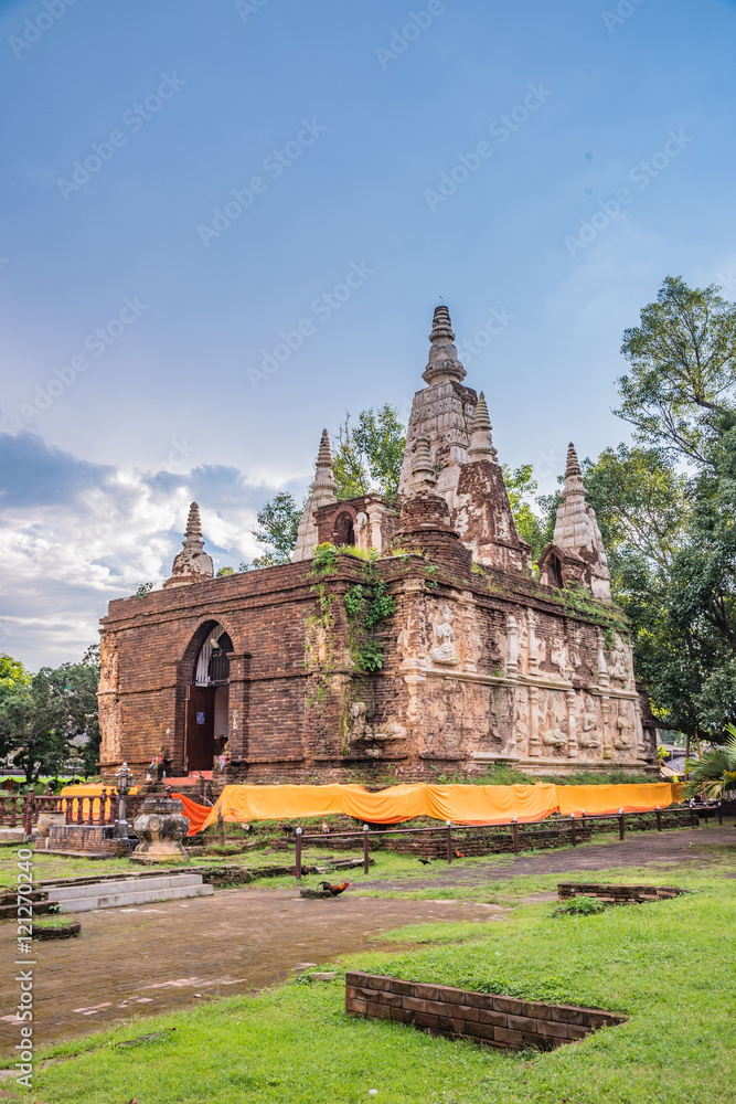 Naklejka premium Pagoda at Ched Yod temple.