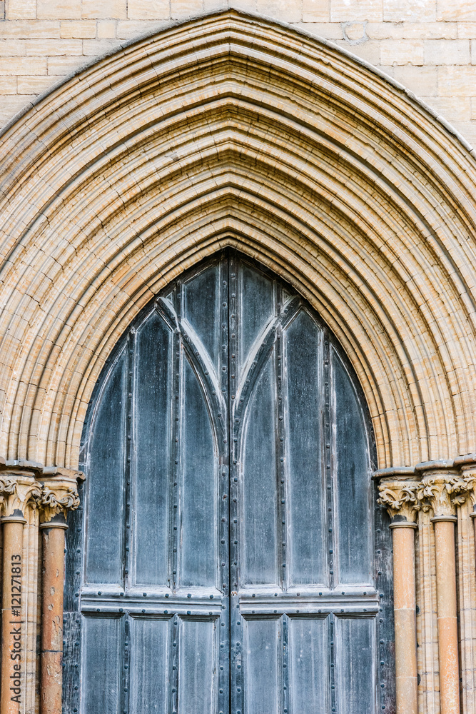 Naklejka premium Peterborough Cathedral front wooden gate detail entrance outdoors