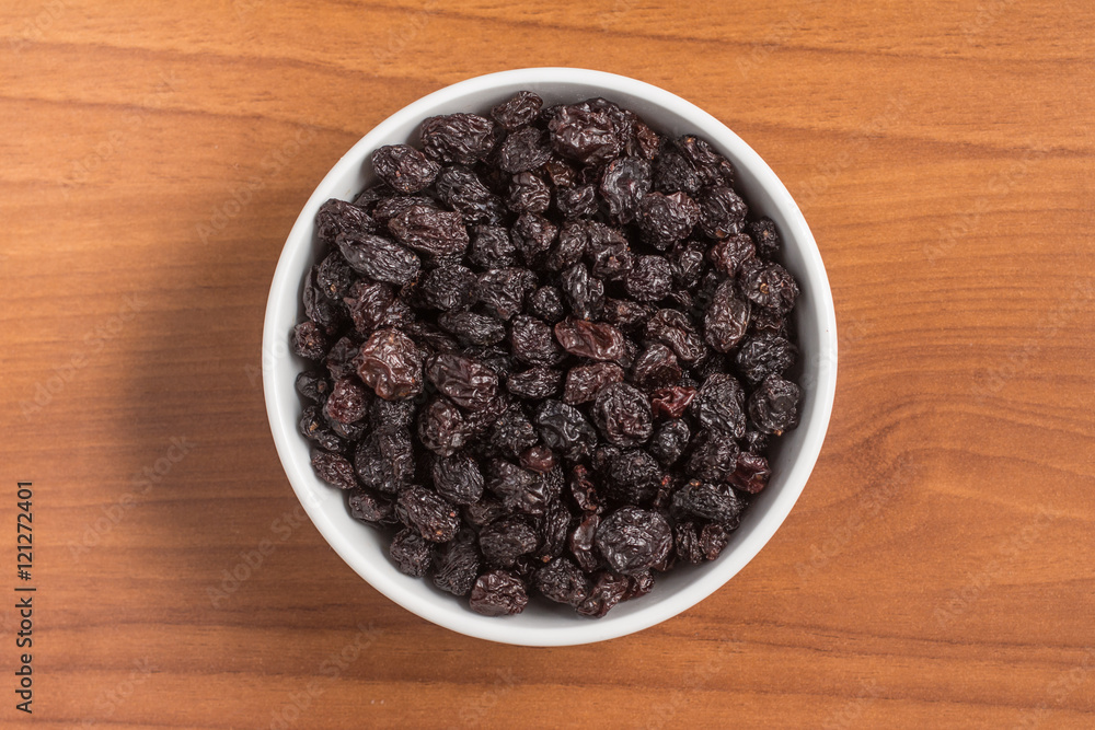 Dried Grapes into a bowl
