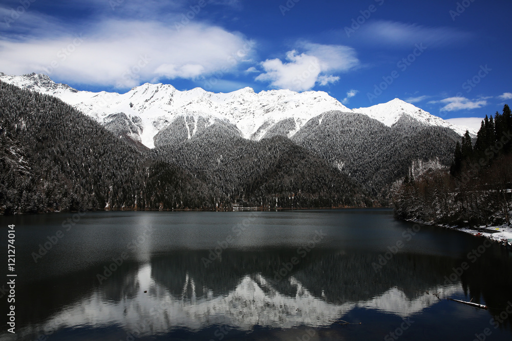 Obraz premium Abkhazia, lake Ritsa and white snow peaks