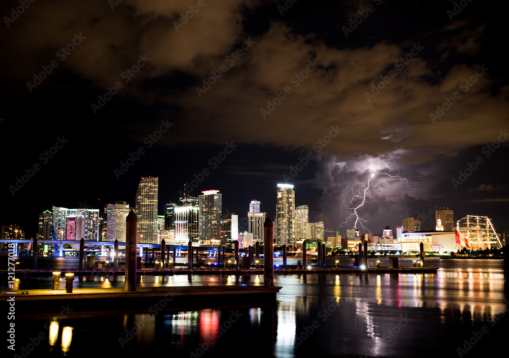 Obraz premium Lightning in Miami #2