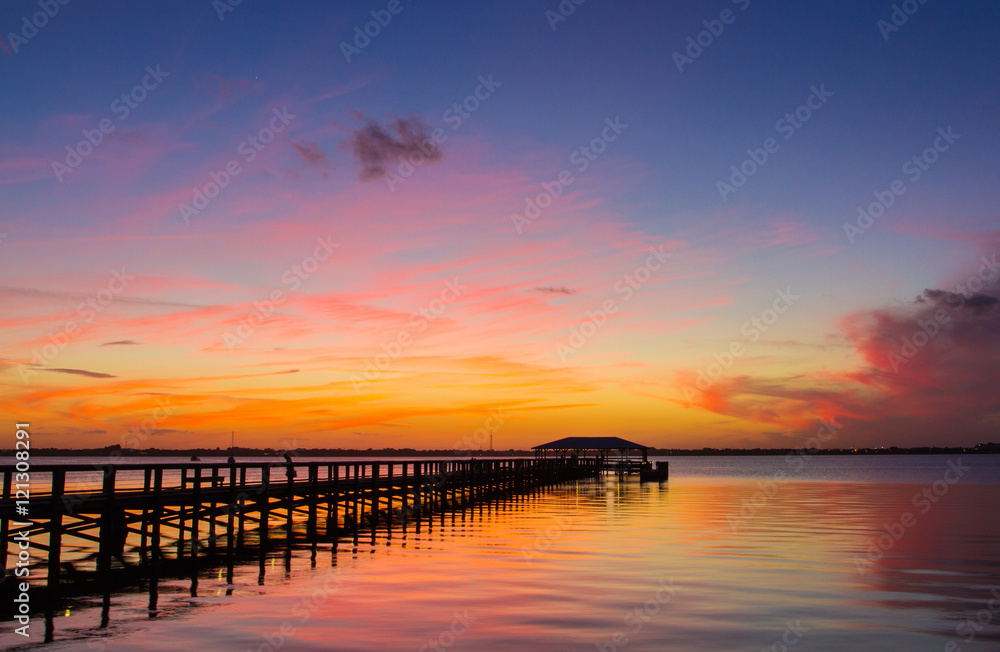 Naklejka premium Zachód słońca z Melbourne Beach na Florydzie - 31 stycznia 2015 r