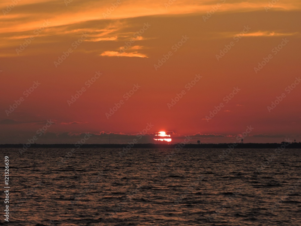 Obraz premium sunset on the water