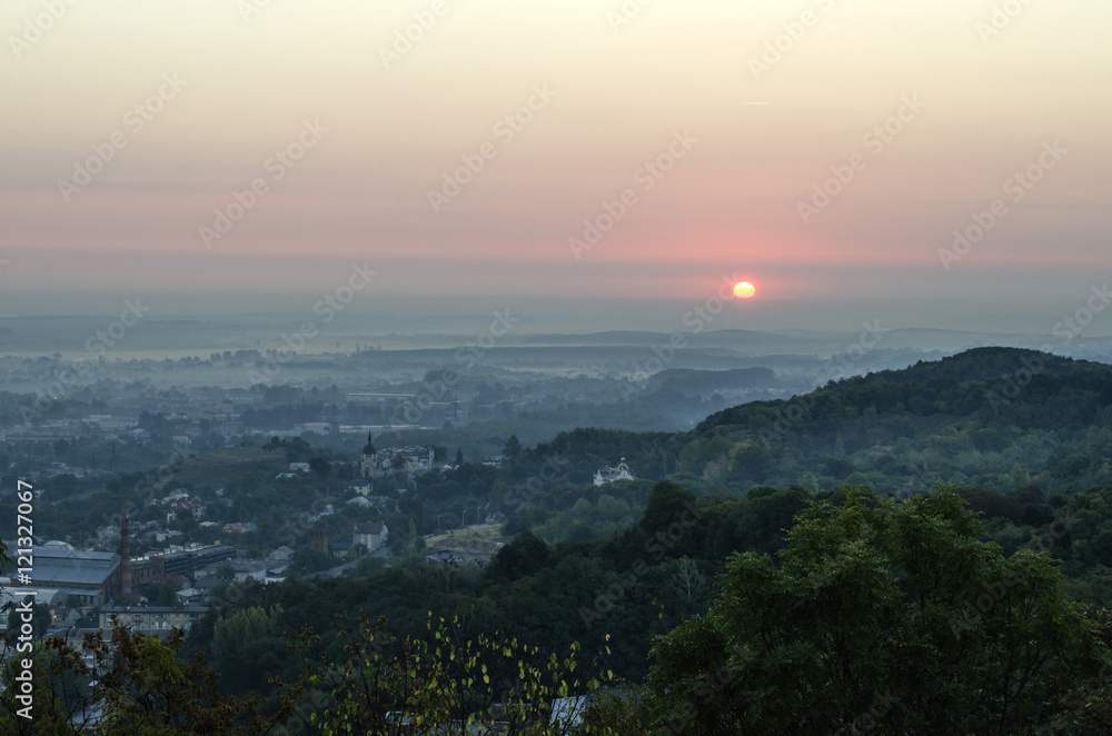Sunrise over the city. View of the City from the High Castle, Lviv, Ukraine
Sunrise over the city. View of the City from the High Castle, Lviv, Ukraine