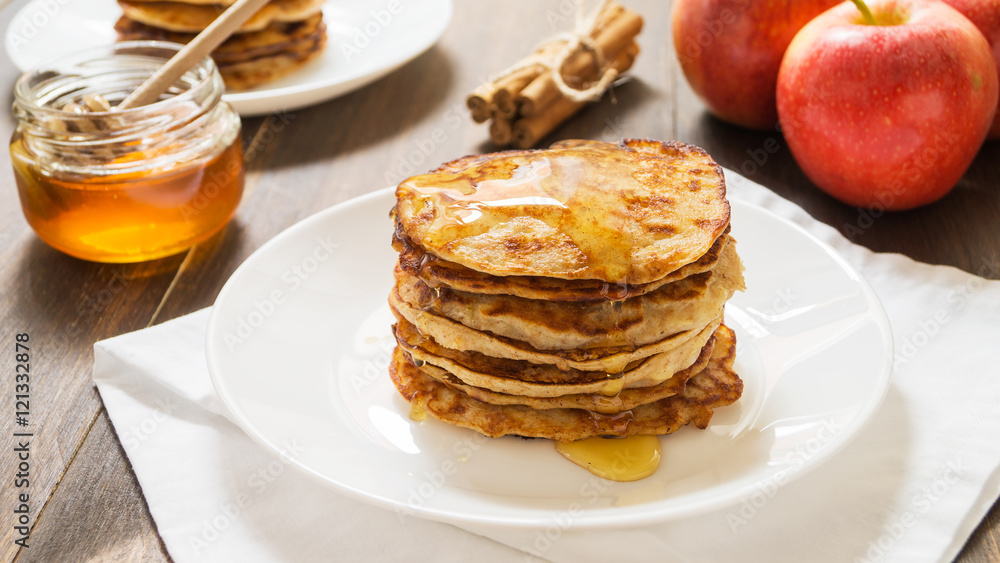 Apple cinnamon whole wheat pancakes Apple cinnamon whole wheat pancakes